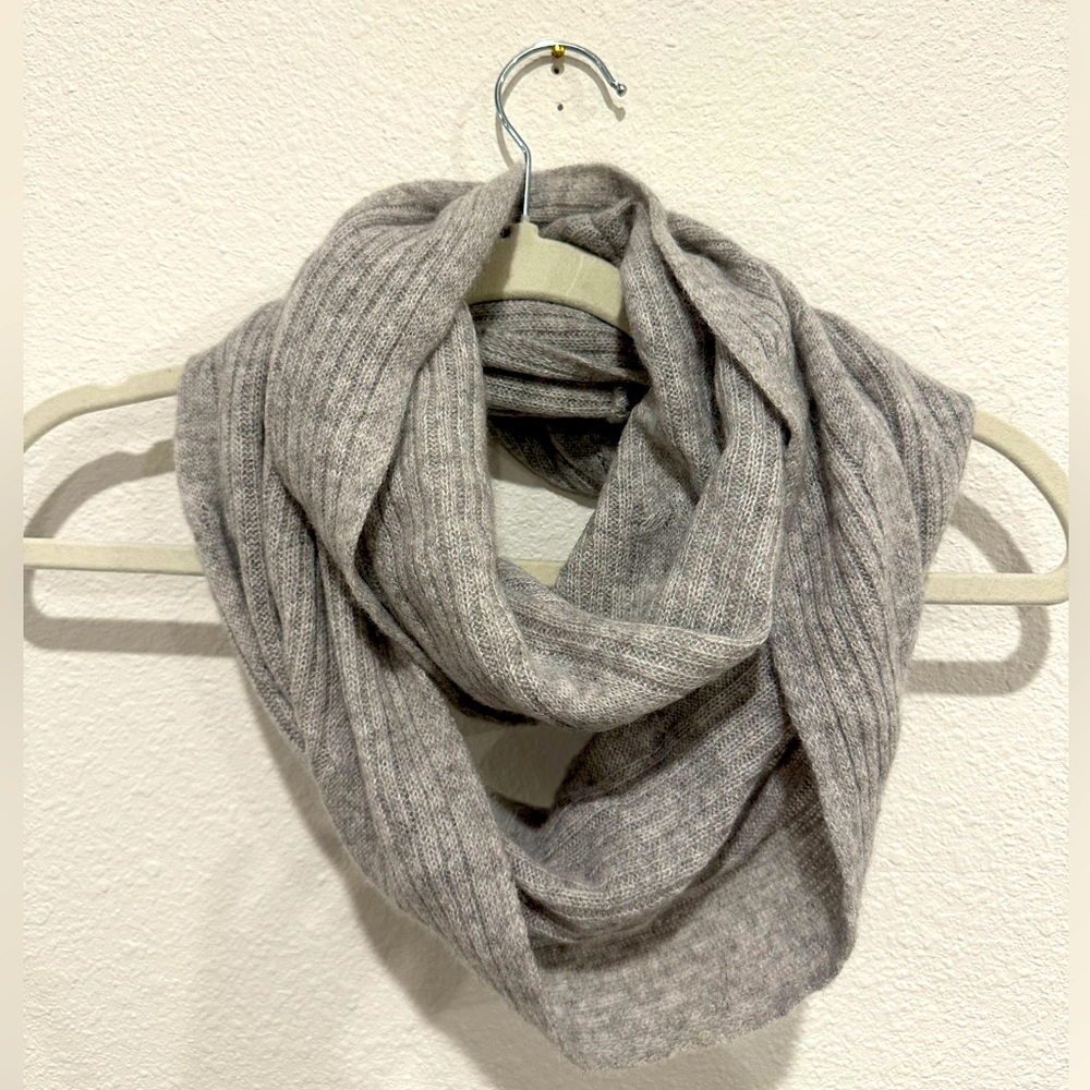 100% cashmere Martha Stewart gray infinity scarf
